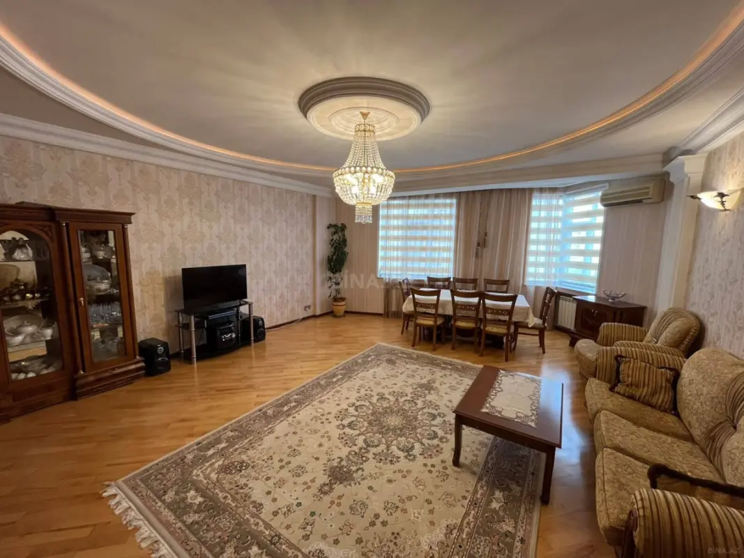 Satılır 4 otaqlı mənzil 155 m²
