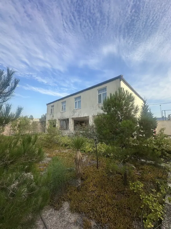 Satılır 8 otaqlı həyət evi 200 m²