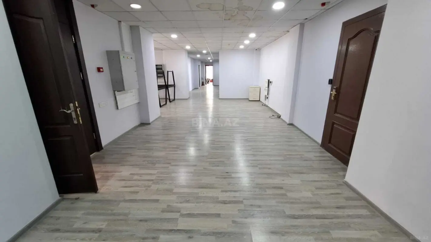 Kirayə verilir 17 otaqlı ofis 564 m²
