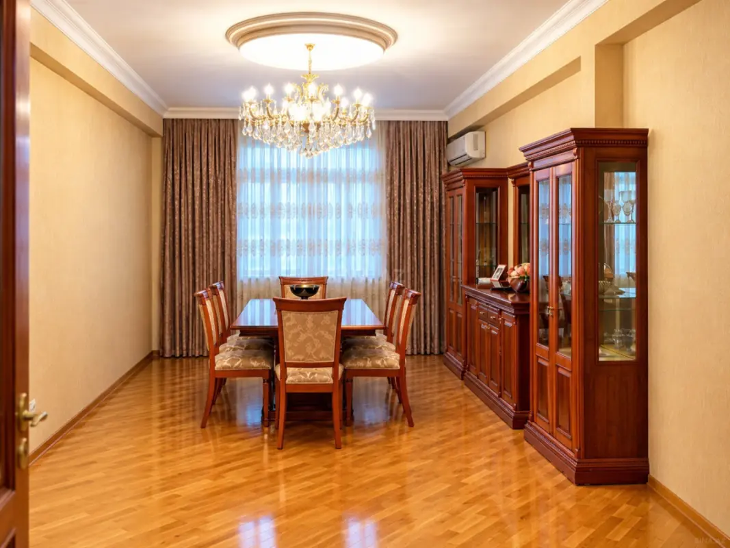 Satılır 3 otaqlı mənzil 136 m²