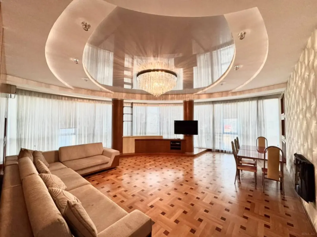 Satılır 4 otaqlı mənzil 202 m²