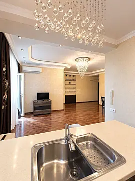 Satılır 3 otaqlı mənzil 87 m² — Bakı, İnşaatçılar 3 otaq 87.00 m²