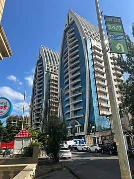 Satılır 4 otaqlı mənzil 193 m² — Bakı 4 otaq 193.00 m²