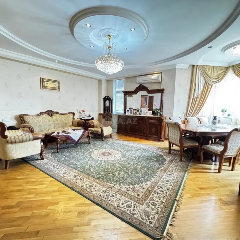 Satılır 3 otaqlı mənzil 130 m²