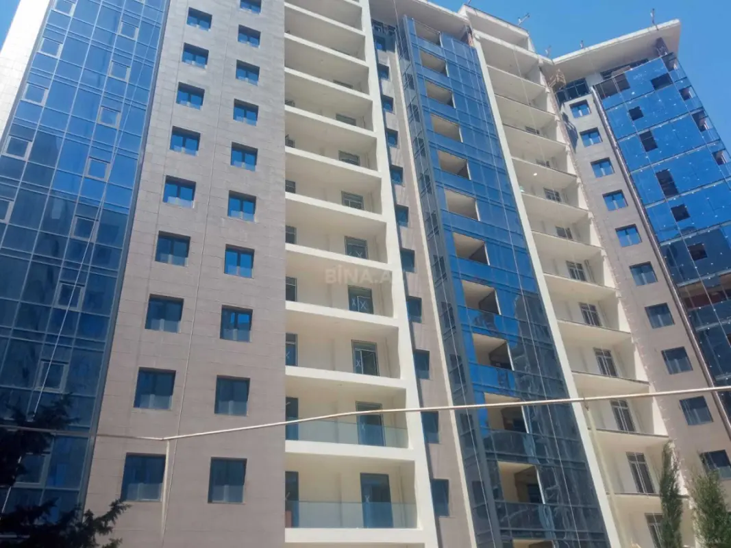Satılır 4 otaqlı mənzil 176 m²