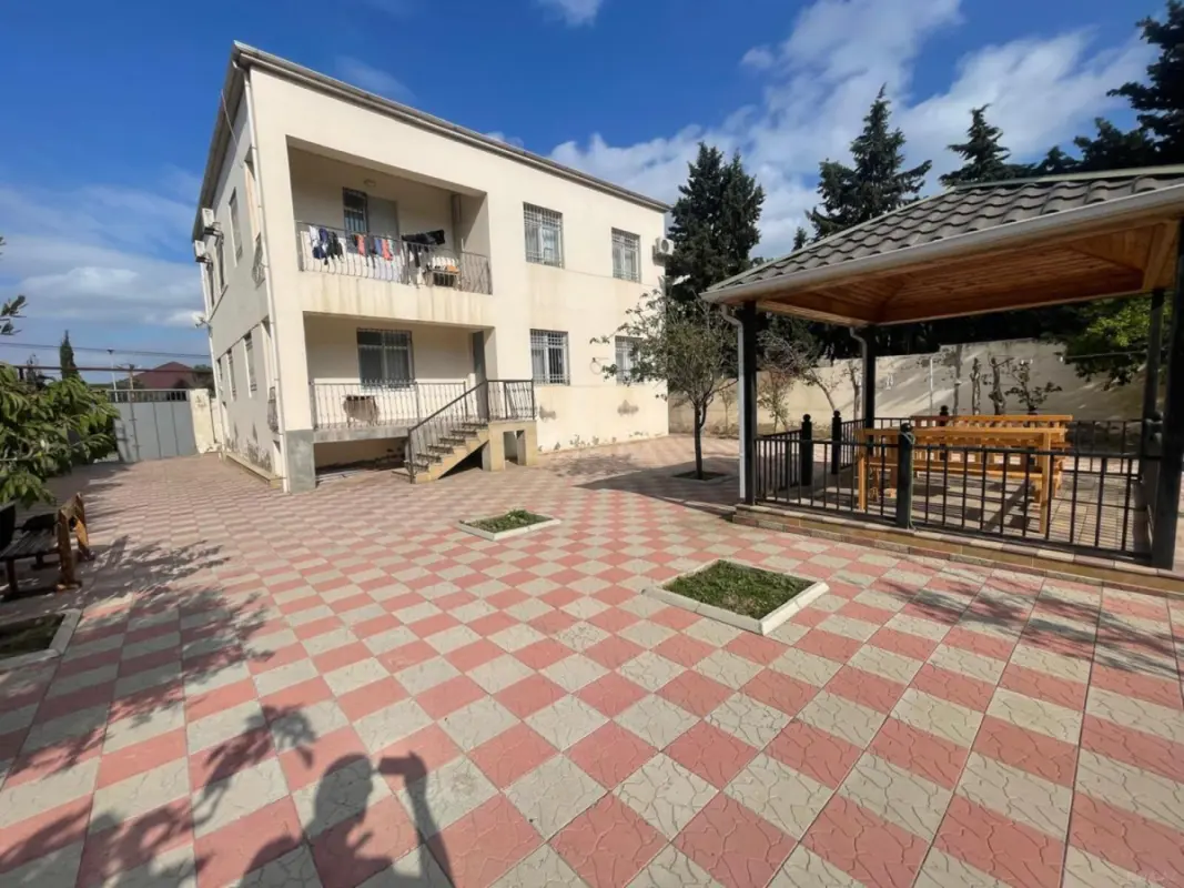 Satılır 6 otaqlı həyət evi 400 m²