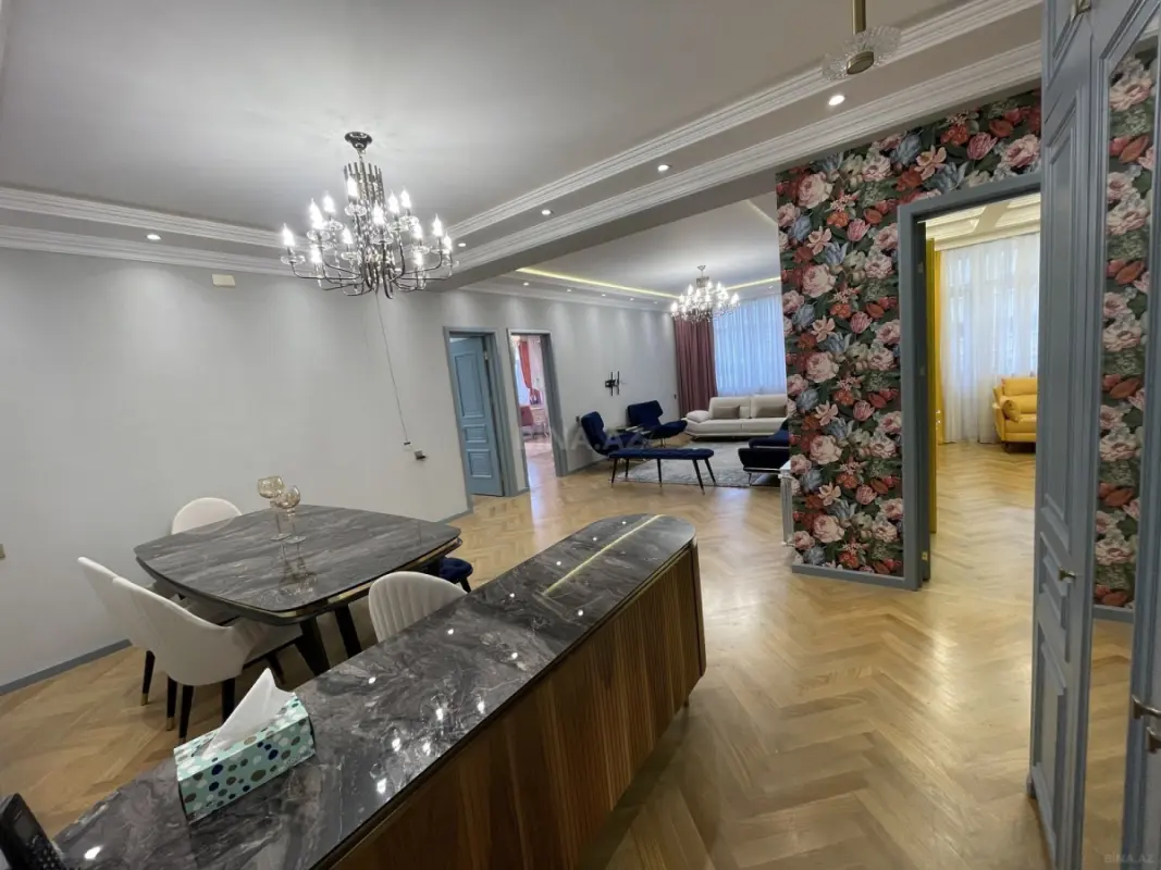 Satılır 4 otaqlı mənzil 148 m²