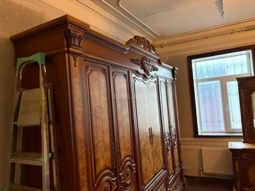 Satılır 5 otaqlı həyət evi 180 m²