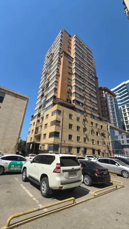 Satılır 3 otaqlı mənzil 119 m²