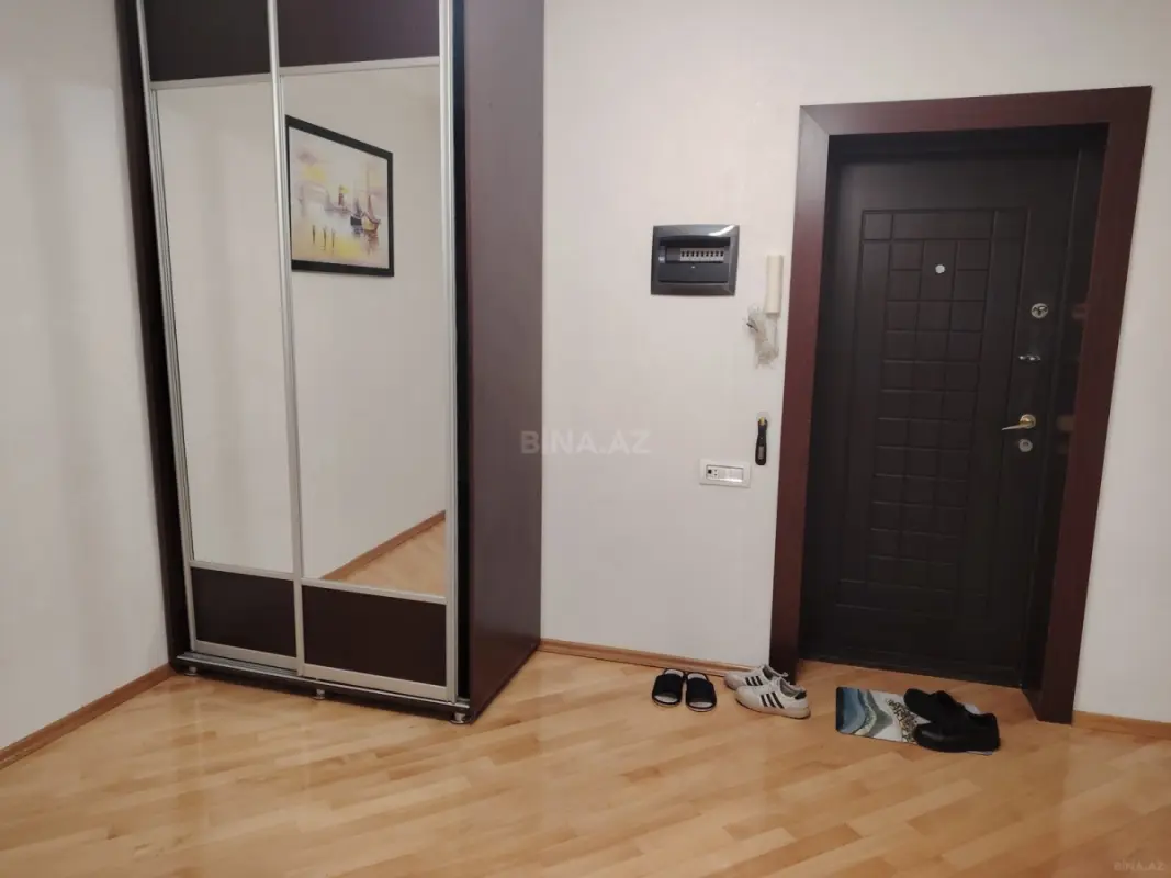 Satılır 2 otaqlı mənzil 68 m²