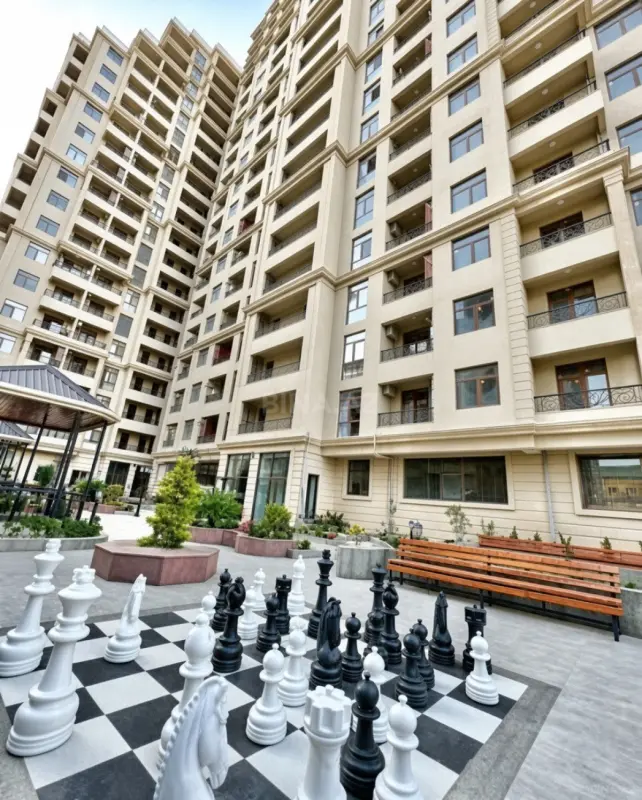 Satılır 4 otaqlı mənzil 206 m²