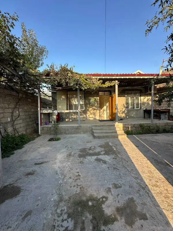 Satılır 3 otaqlı həyət evi 100 m²