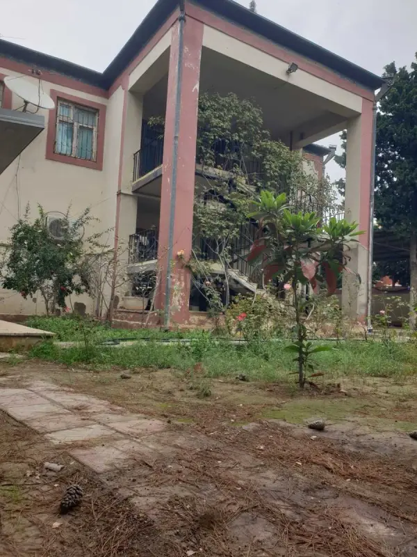 Satılır 8 otaqlı həyət evi 278 m²