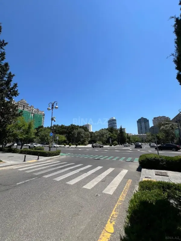 Satılır 3 otaqlı mənzil 151 m²