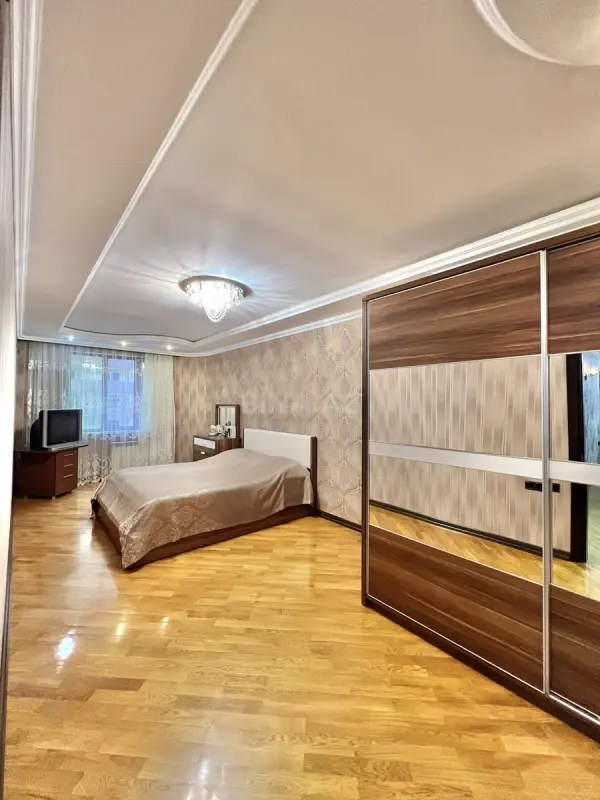 Satılır 3 otaqlı mənzil 129 m²