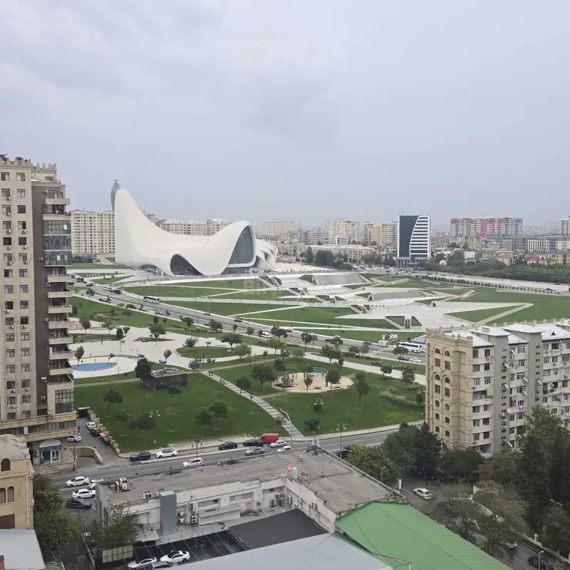 Satılır 3 otaqlı mənzil 136.3 m²