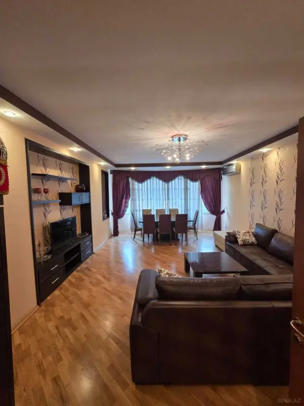 Satılır 3 otaqlı mənzil 135 m²