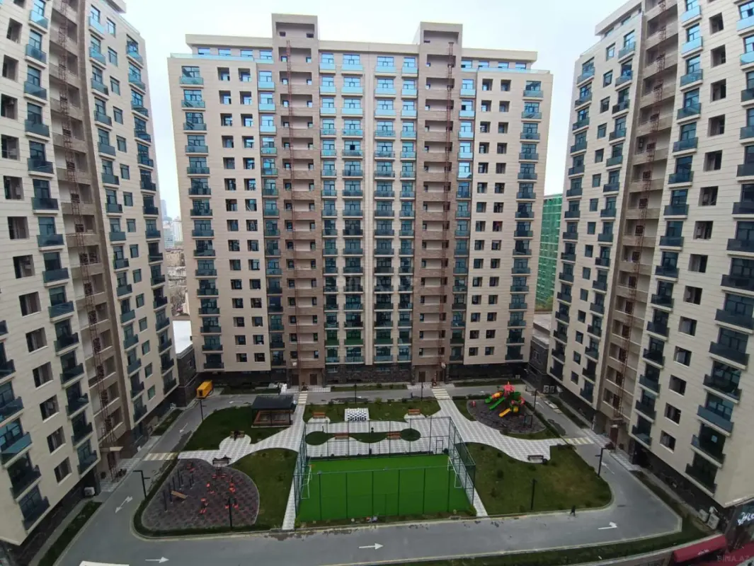 Satılır 3 otaqlı mənzil 121 m²