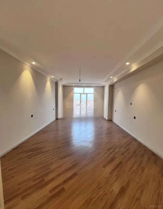 Satılır 4 otaqlı mənzil 205 m²