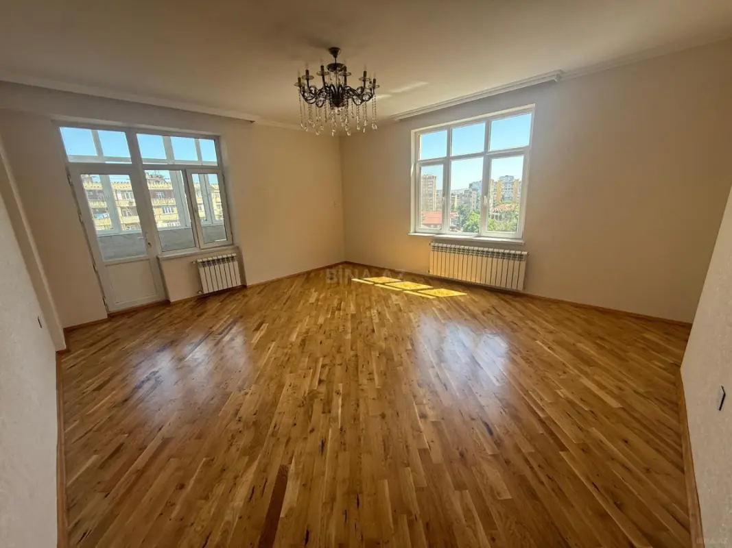 Satılır 3 otaqlı mənzil 135 m²