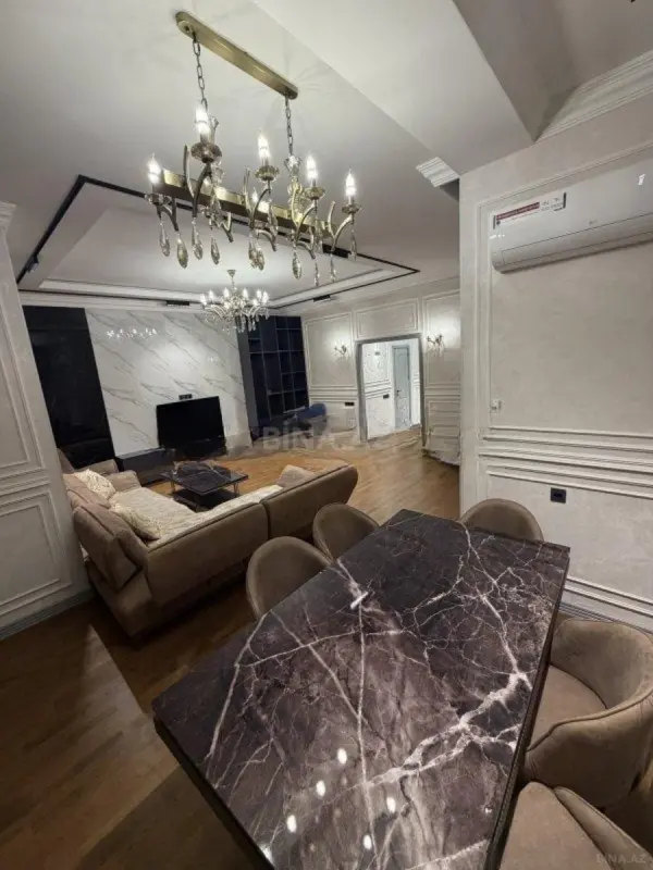 Satılır 3 otaqlı mənzil 136 m²