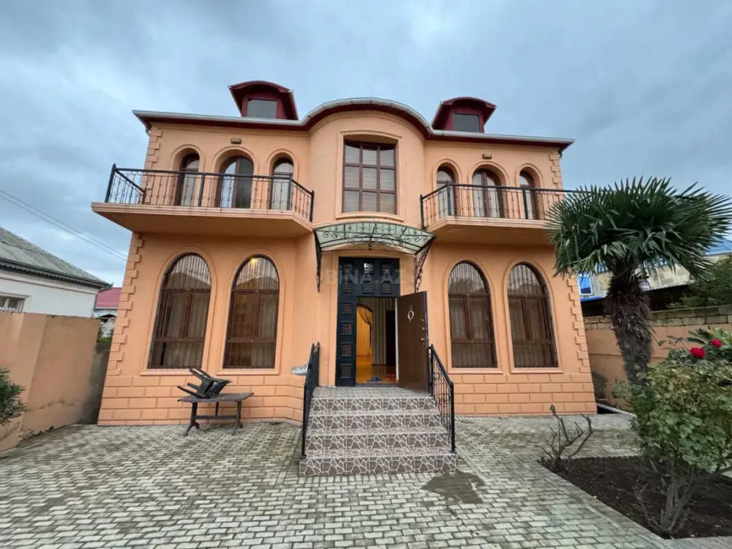 Satılır 5 otaqlı həyət evi 260 m²