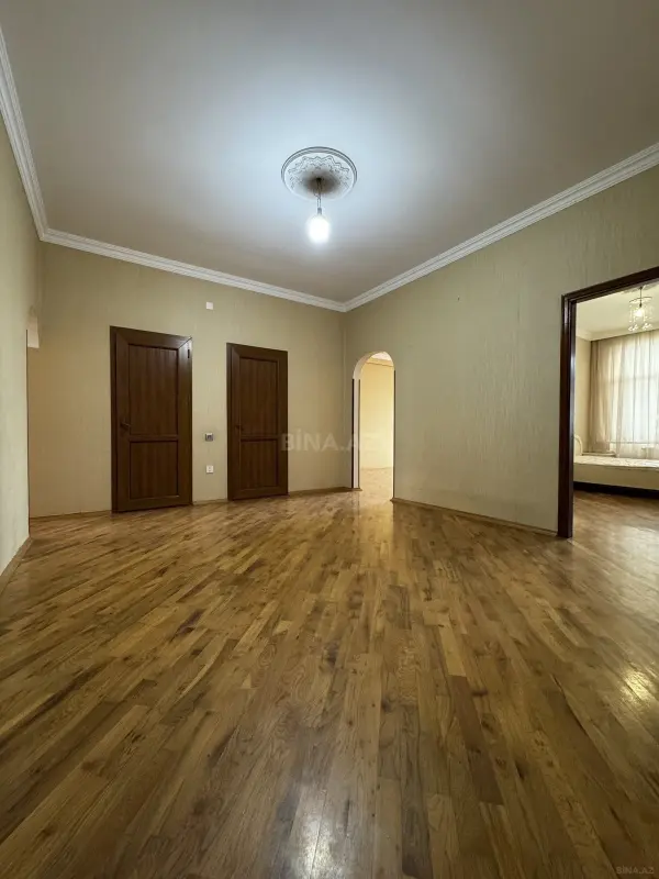 Satılır 3 otaqlı mənzil 118 m²