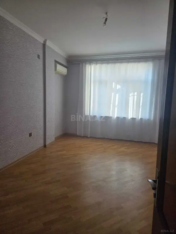 Satılır 3 otaqlı mənzil 110 m²