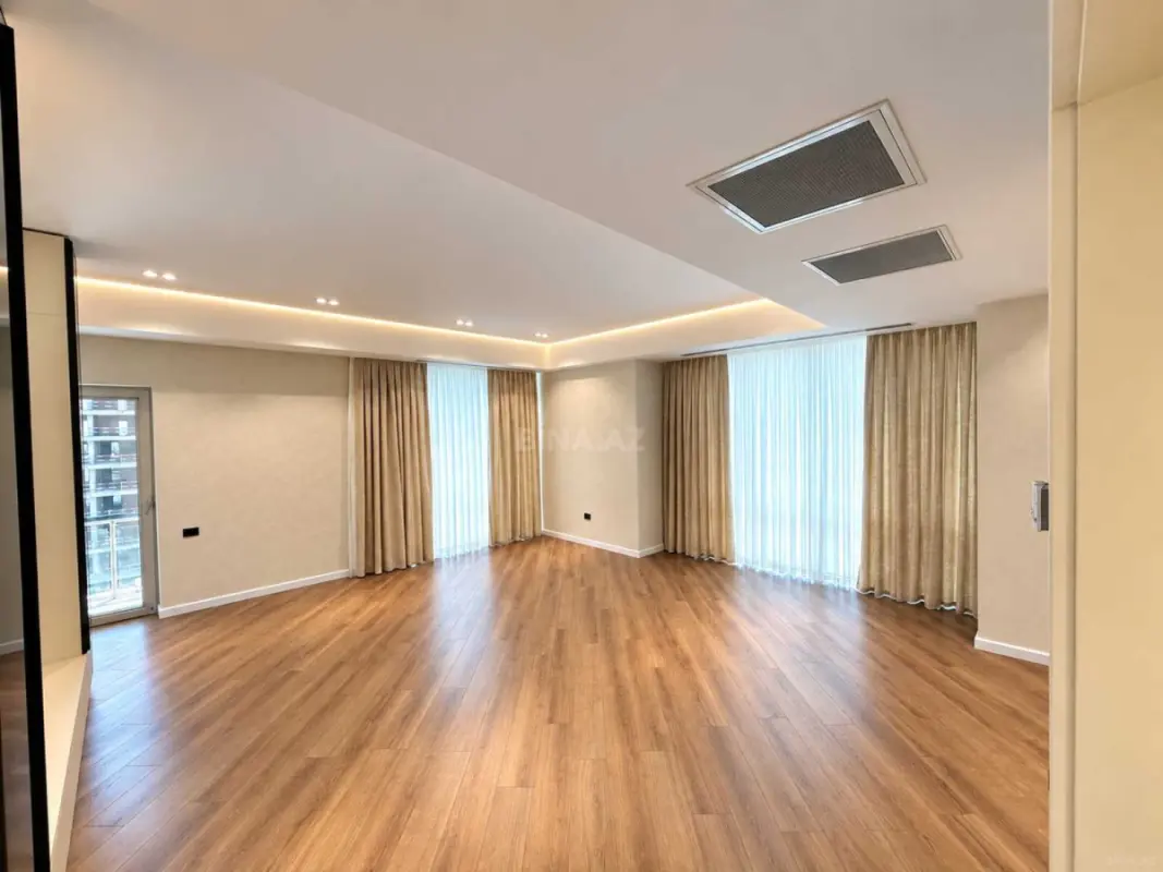 Satılır 3 otaqlı mənzil 148 m²