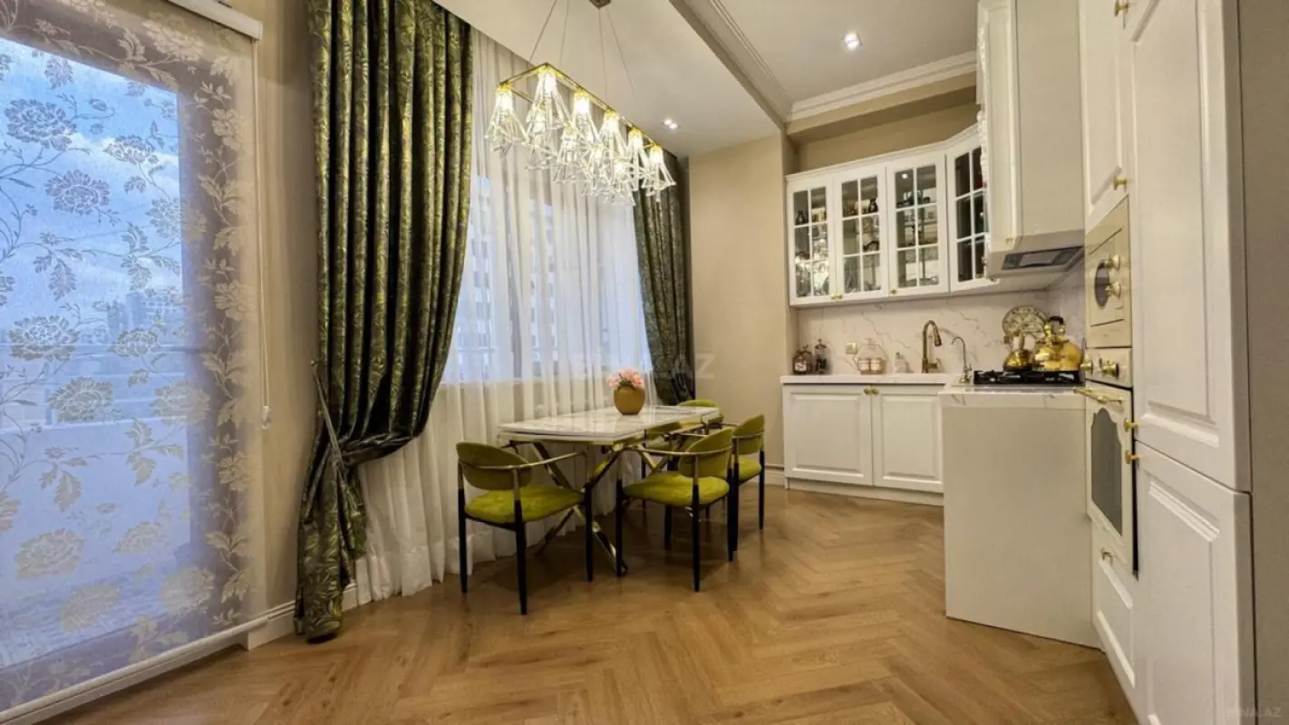 Satılır 3 otaqlı mənzil 150 m²