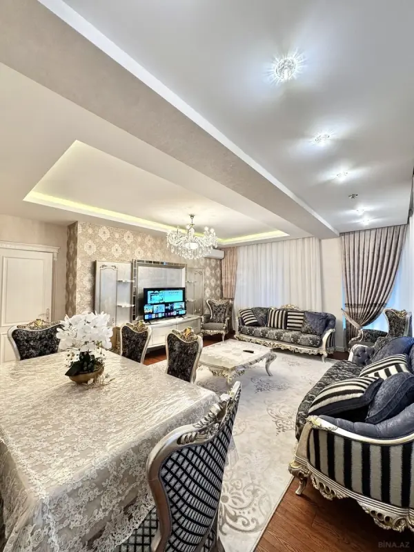 Satılır 4 otaqlı mənzil 180 m²