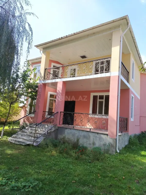 Satılır 5 otaqlı həyət evi 220 m²