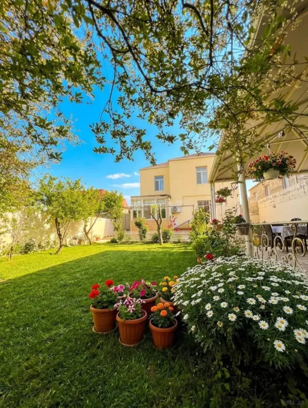 Satılır 4 otaqlı həyət evi 200 m²