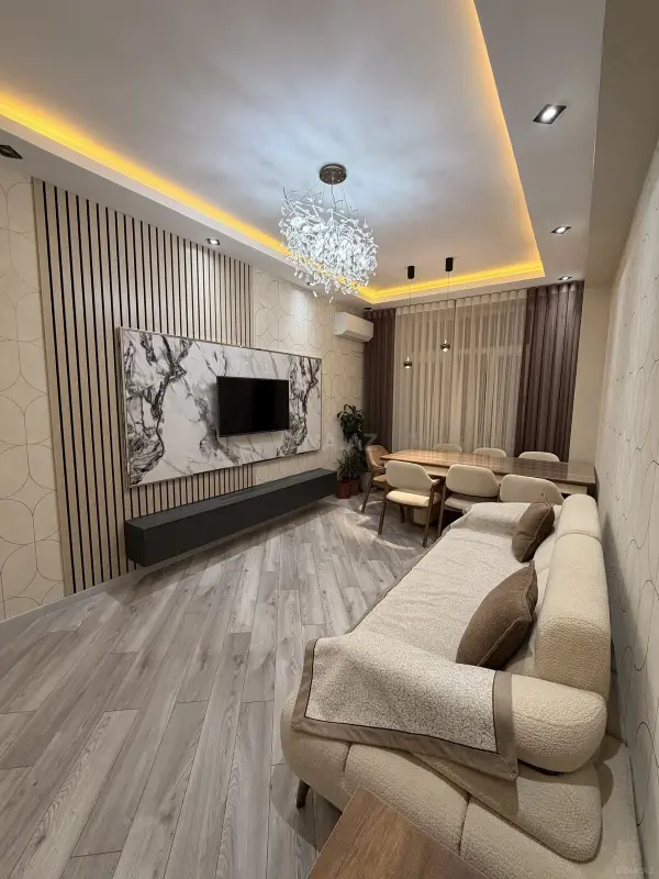 Kirayə verilir 2 otaqlı mənzil 75 m²