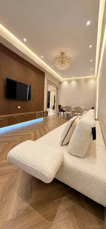 Satılır 3 otaqlı mənzil 126 m²