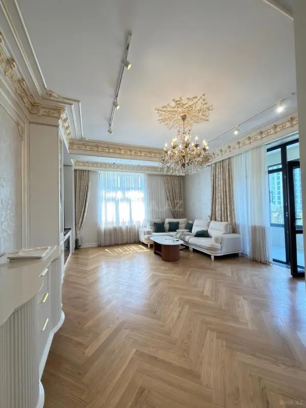 Satılır 4 otaqlı mənzil 230 m²