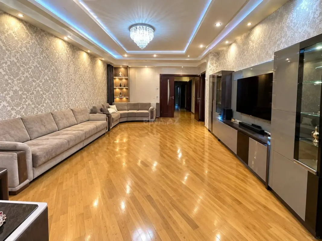 Satılır 3 otaqlı mənzil 130 m²