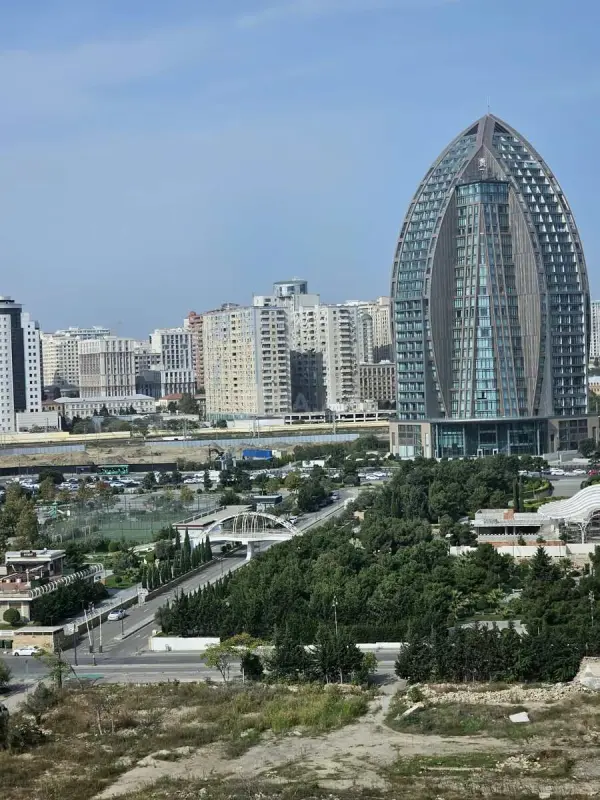 Satılır 4 otaqlı mənzil 189 m²