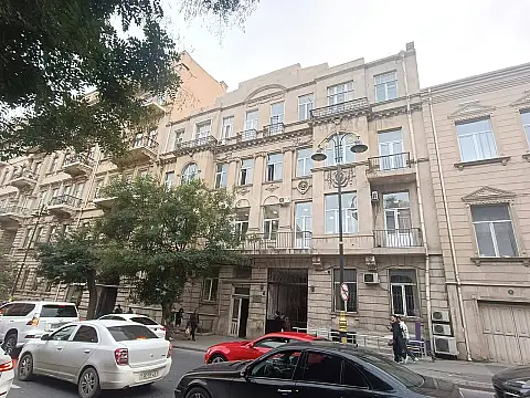 Satılır obyekt 333 m² — Bakı 333.00 m²