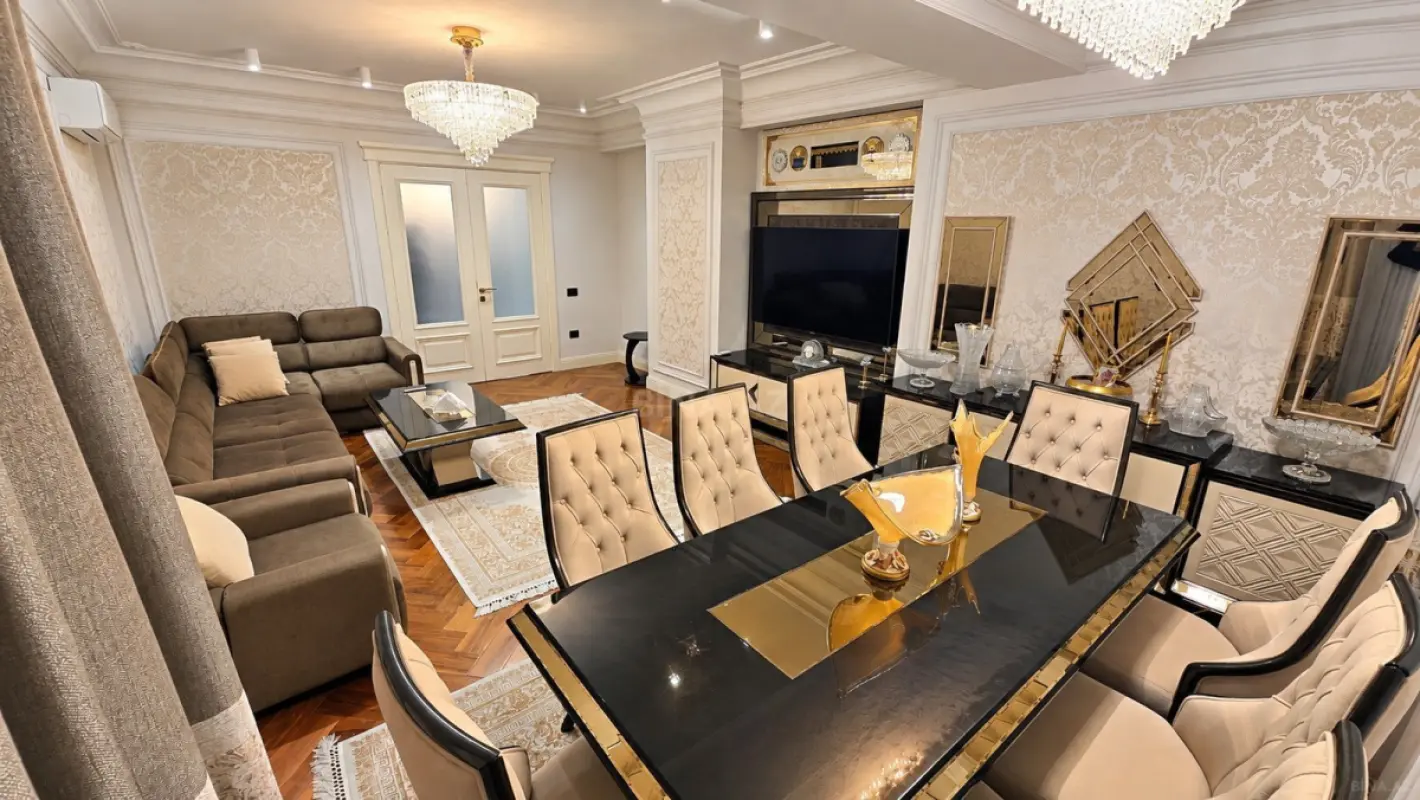 Satılır 3 otaqlı mənzil 172 m²