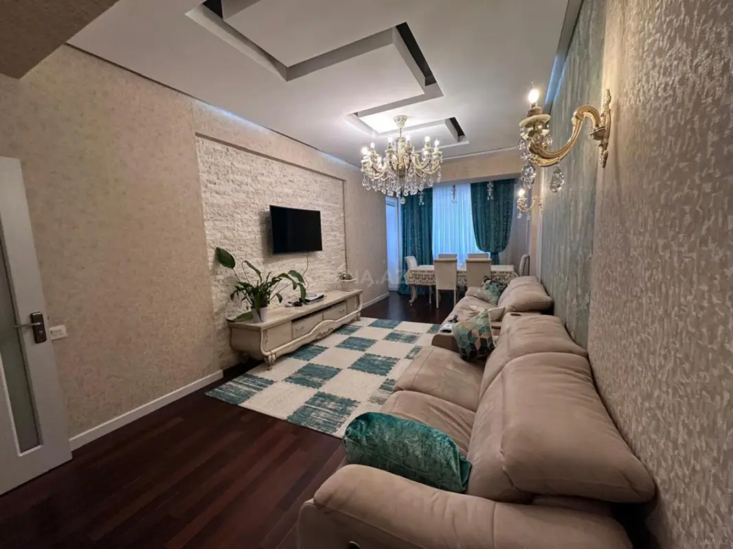 Satılır 4 otaqlı mənzil 140 m²