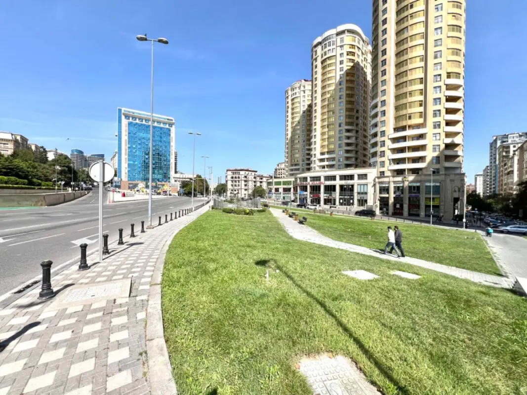 Satılır 3 otaqlı mənzil 173 m²