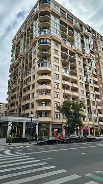 Satılır 4 otaqlı mənzil 229 m² — Bakı 4 otaq 229.00 m²