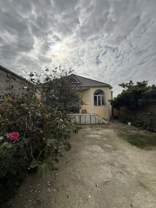 Satılır 3 otaqlı həyət evi 120 m²
