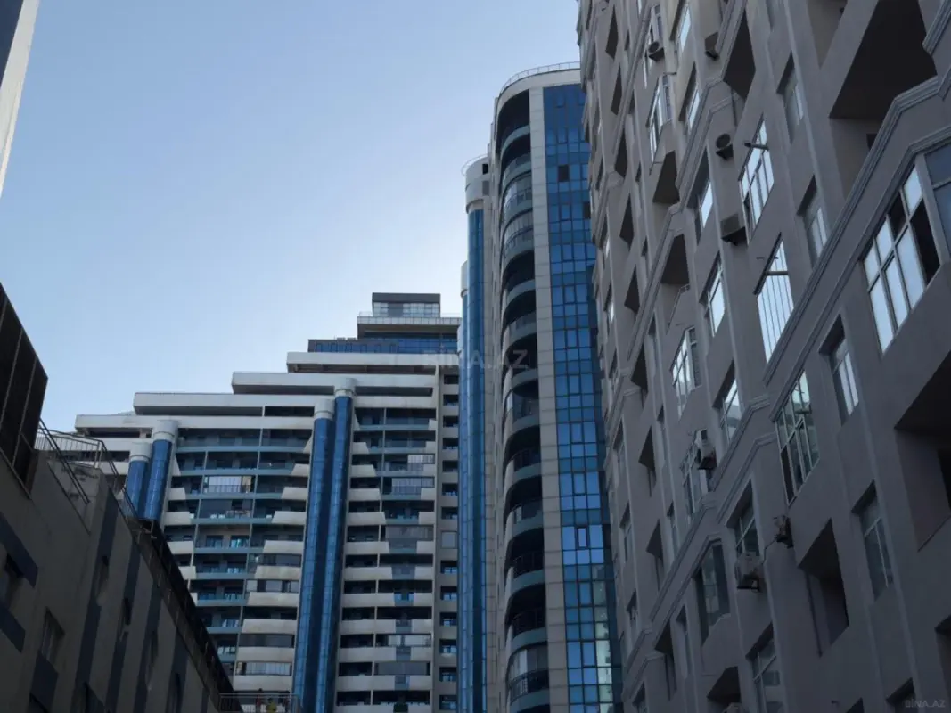 Satılır 4 otaqlı mənzil 137 m²