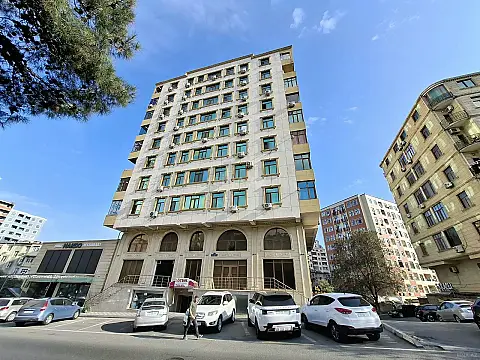 Satılır 4 otaqlı mənzil 148 m² — Bakı, Memar Əcəmi yanı 4 otaq 148.00 m²