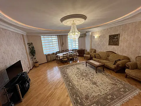 Satılır 4 otaqlı mənzil 152 m² — Bakı 4 otaq 152.00 m²