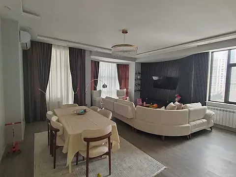 Satılır 3 otaqlı mənzil 153 m² — Bakı 3 otaq 153.00 m²
