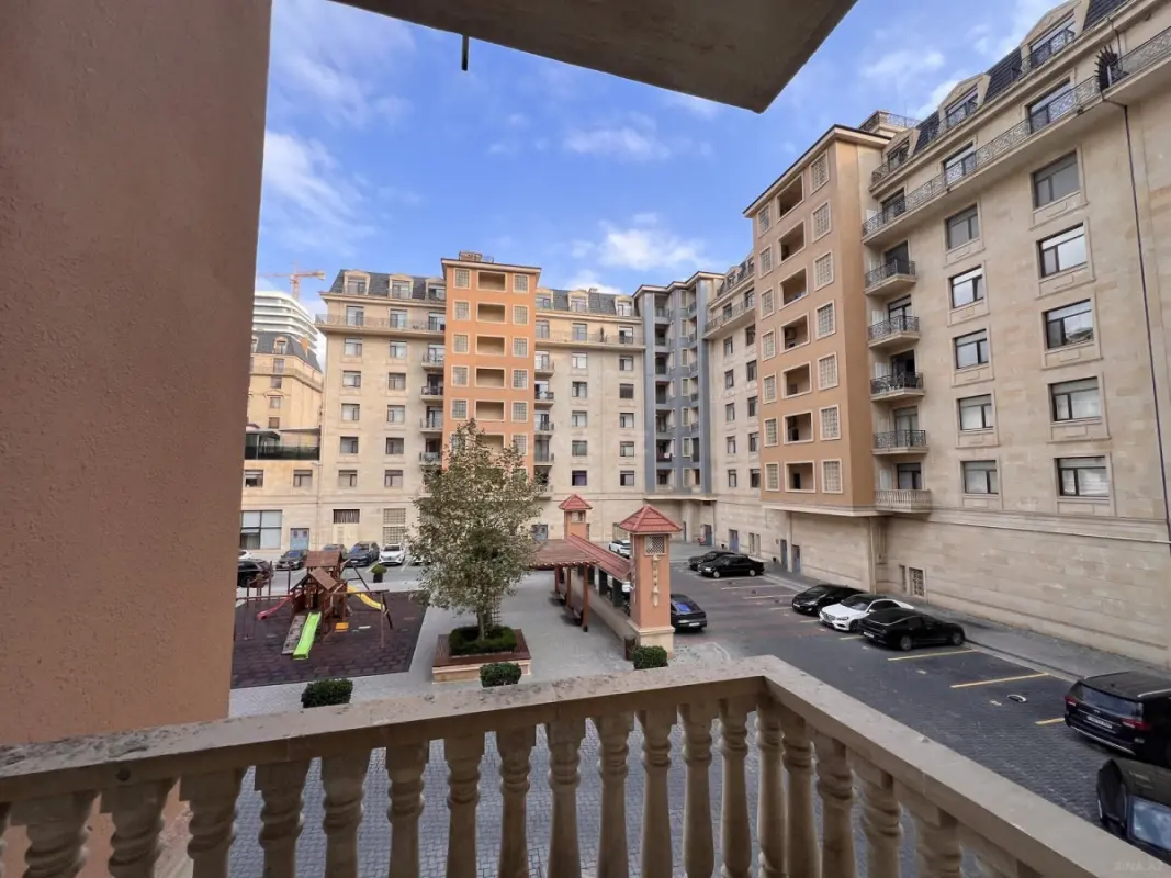 Kirayə verilir 3 otaqlı mənzil 150 m²