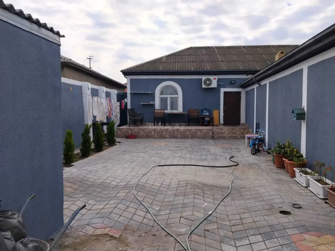 Satılır 4 otaqlı həyət evi 330 m²